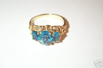 Very Pretty 10K Gold Ladies Ring, Blue Stones  