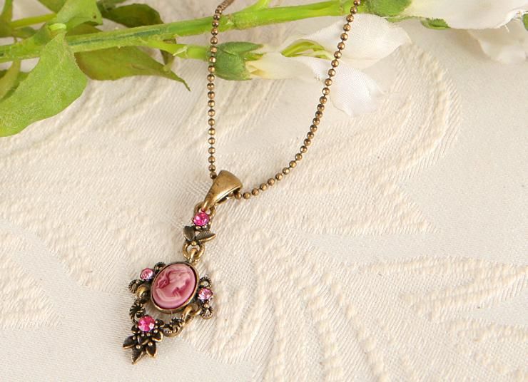 CAMEO Vintage st Pink Crystal Antique Gold GP Necklace n1475  